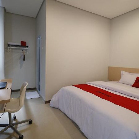 Reddoorz Plus Near Mall Pondok Indah Jakarta Eksteriør billede