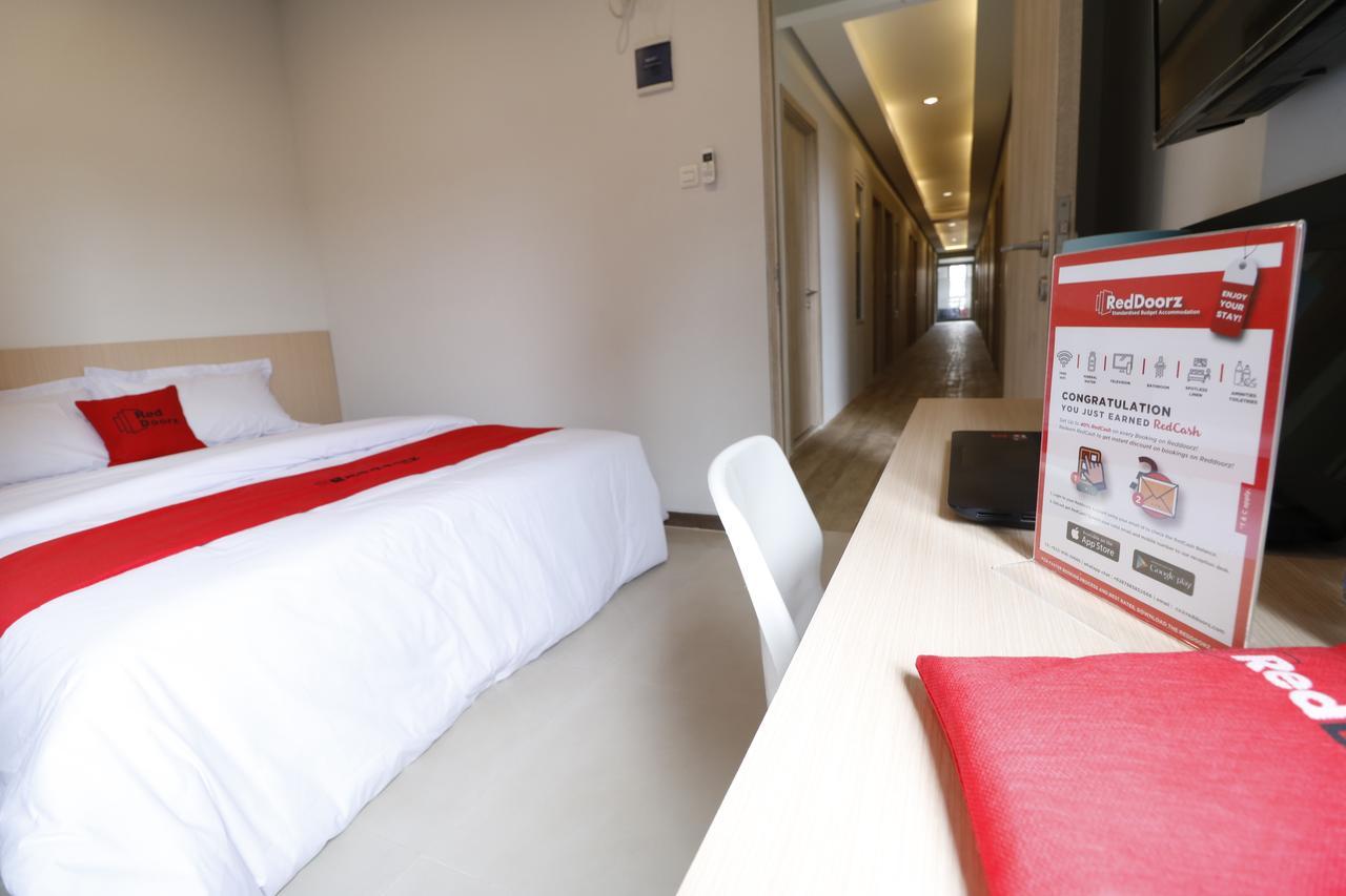 Reddoorz Plus Near Mall Pondok Indah Jakarta Eksteriør billede