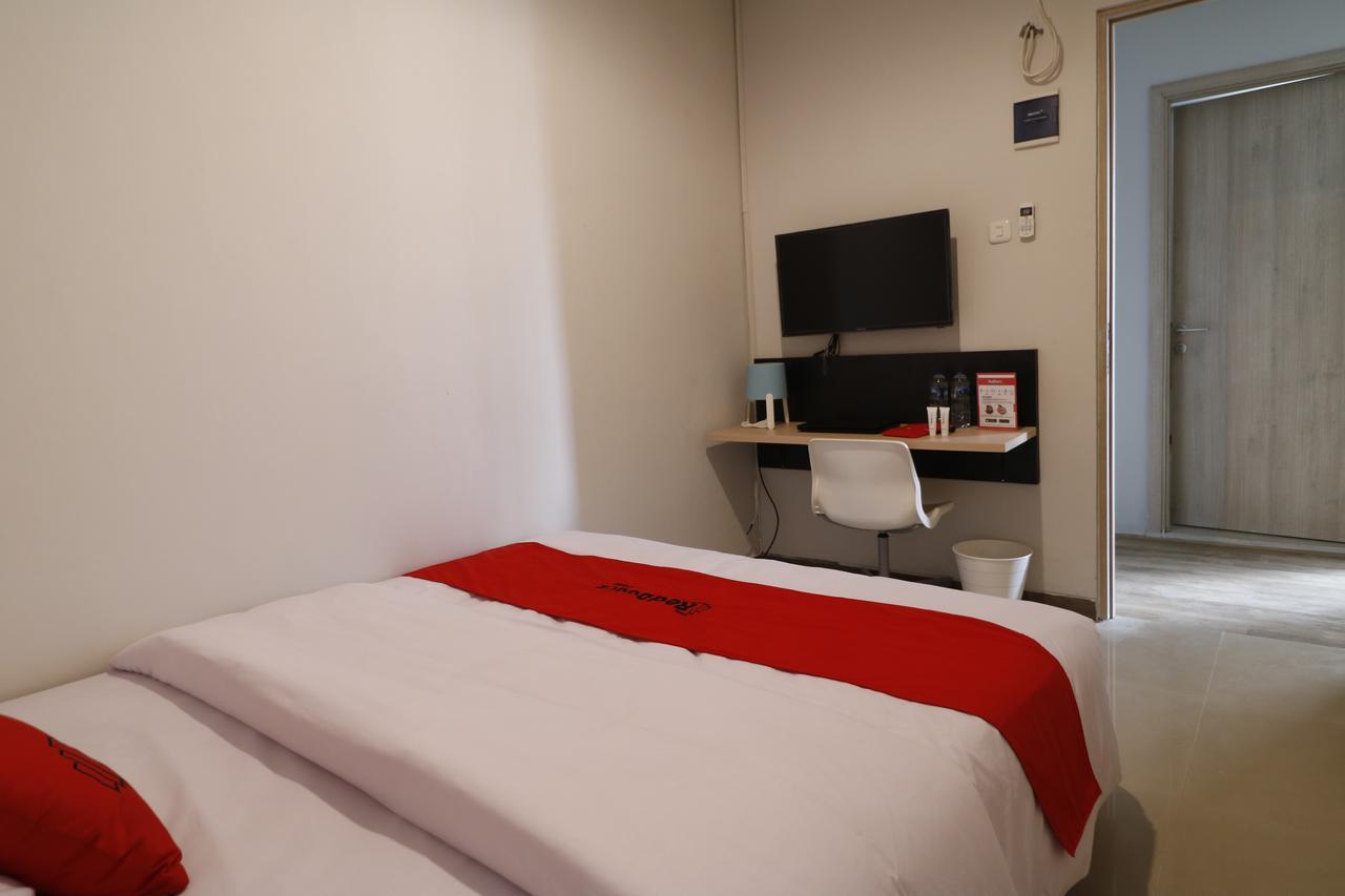Reddoorz Plus Near Mall Pondok Indah Jakarta Eksteriør billede