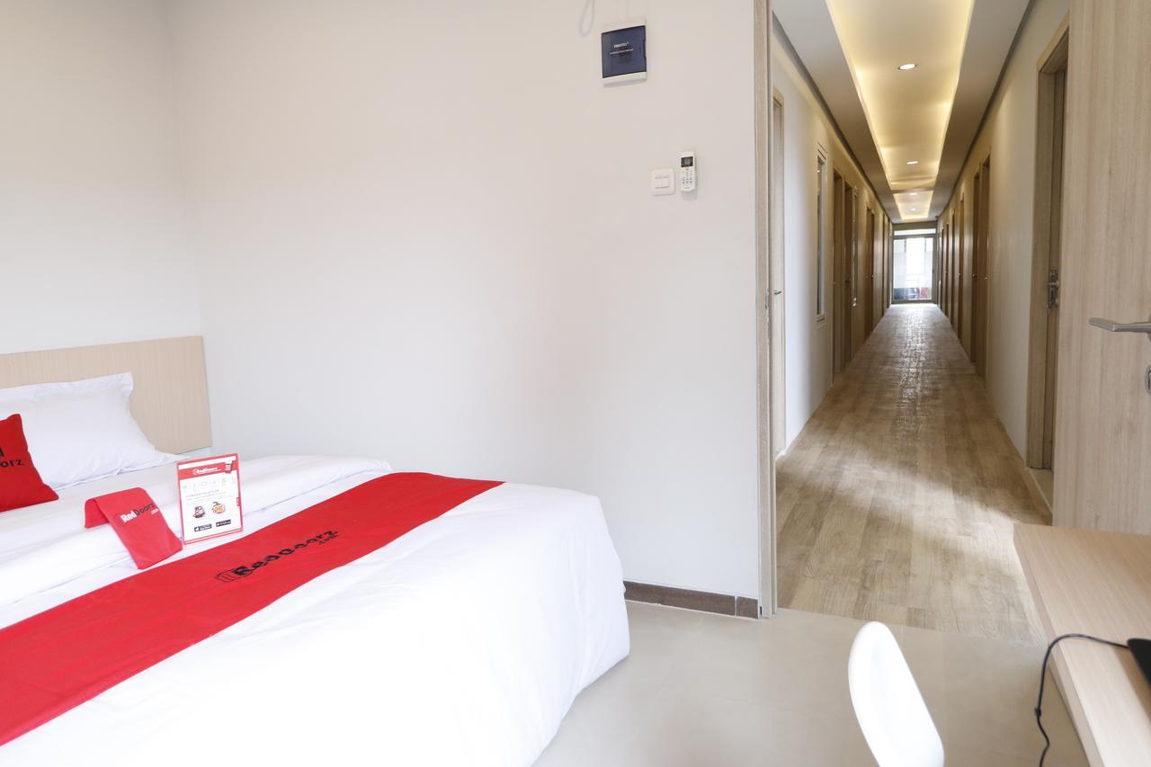 Reddoorz Plus Near Mall Pondok Indah Jakarta Eksteriør billede