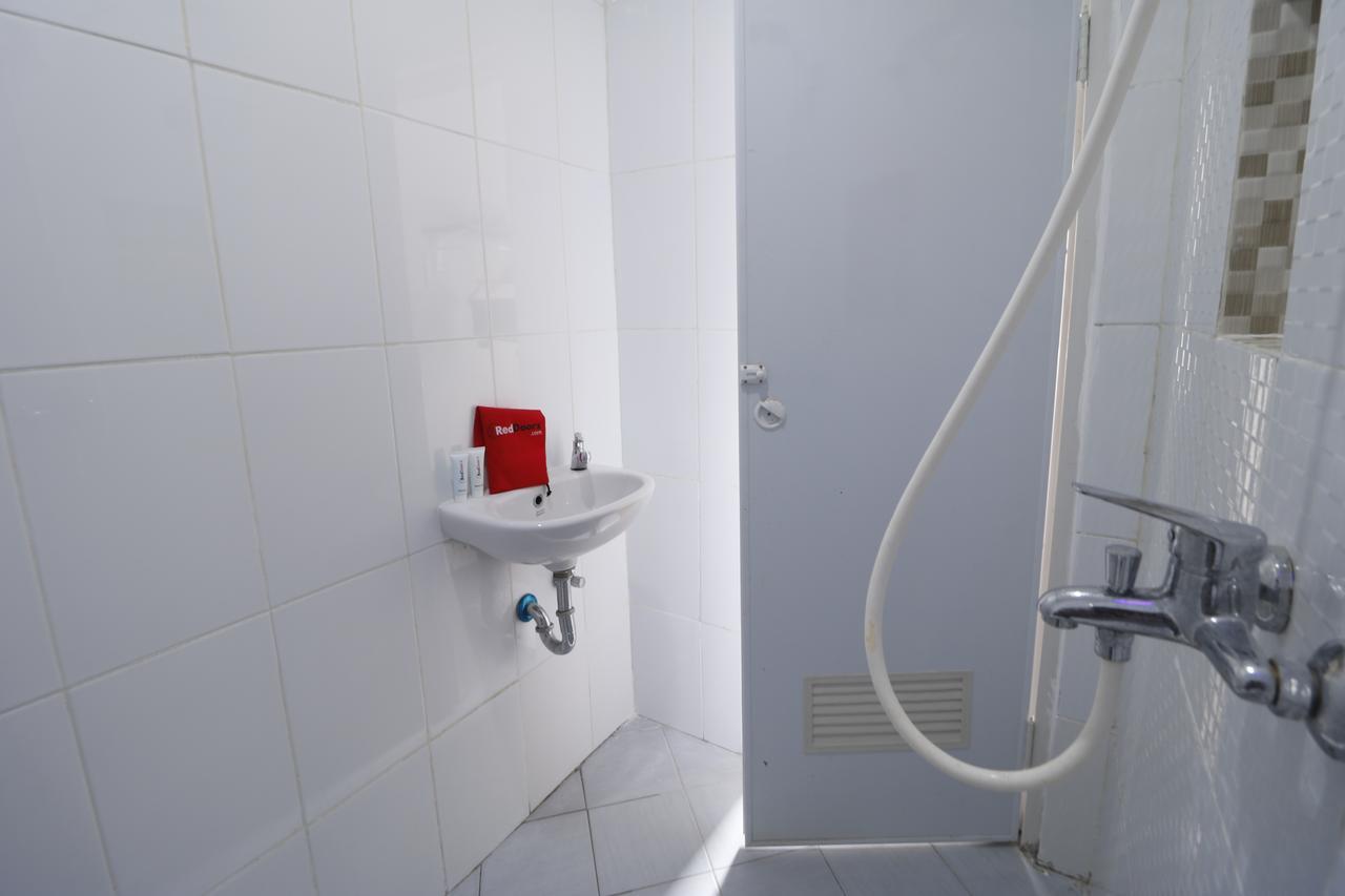 Reddoorz Plus Near Mall Pondok Indah Jakarta Eksteriør billede
