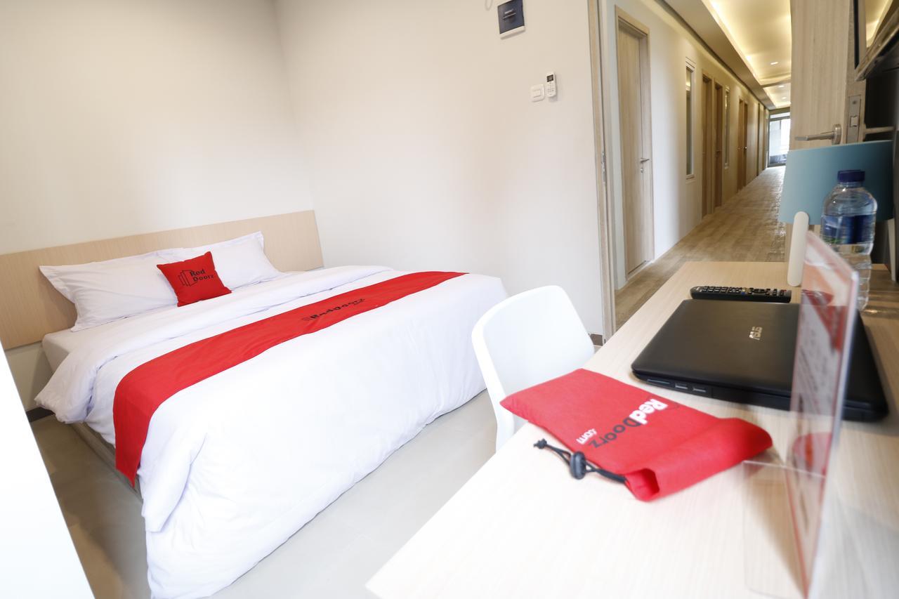 Reddoorz Plus Near Mall Pondok Indah Jakarta Eksteriør billede
