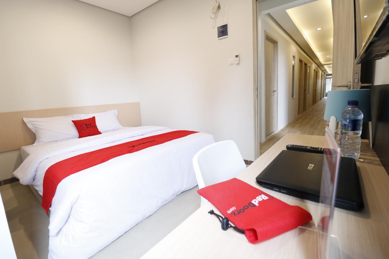 Reddoorz Plus Near Mall Pondok Indah Jakarta Eksteriør billede